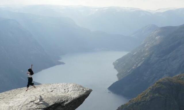 Turister på selfie-jakt er i ferd med å slite ut norske redningsmannskaper: - Risikerer livet for å ta en selfie